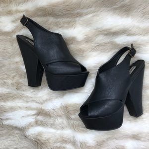 STEVE MADDEN Galleria Platform Black Heels